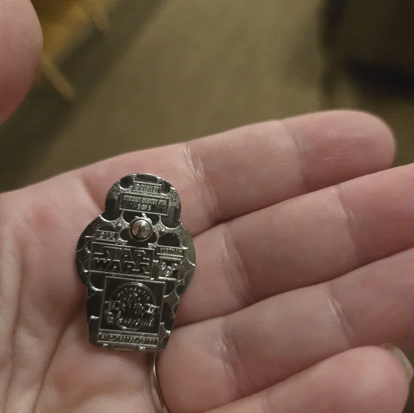 Disney World Wave B Star Wars Cupcake Pin - Picture 3 of 4